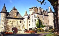 Le château de Pesteils à Polminhac Le château de Pesteils à Polminhac