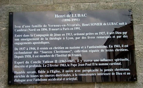 Plaque sur le Cardinal de Lubac