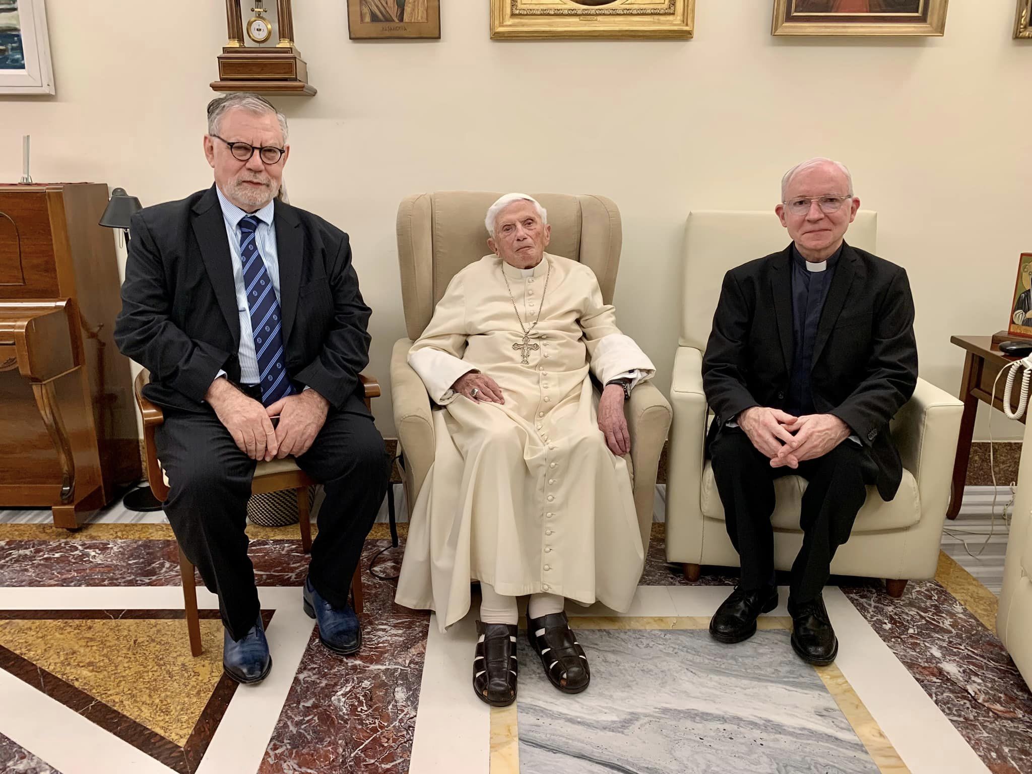 Fondazione Vaticana Joseph Ratzinger - Benedetto XVI - rencontre du pere Michel Fedou jesuite avec Benoît XVI
