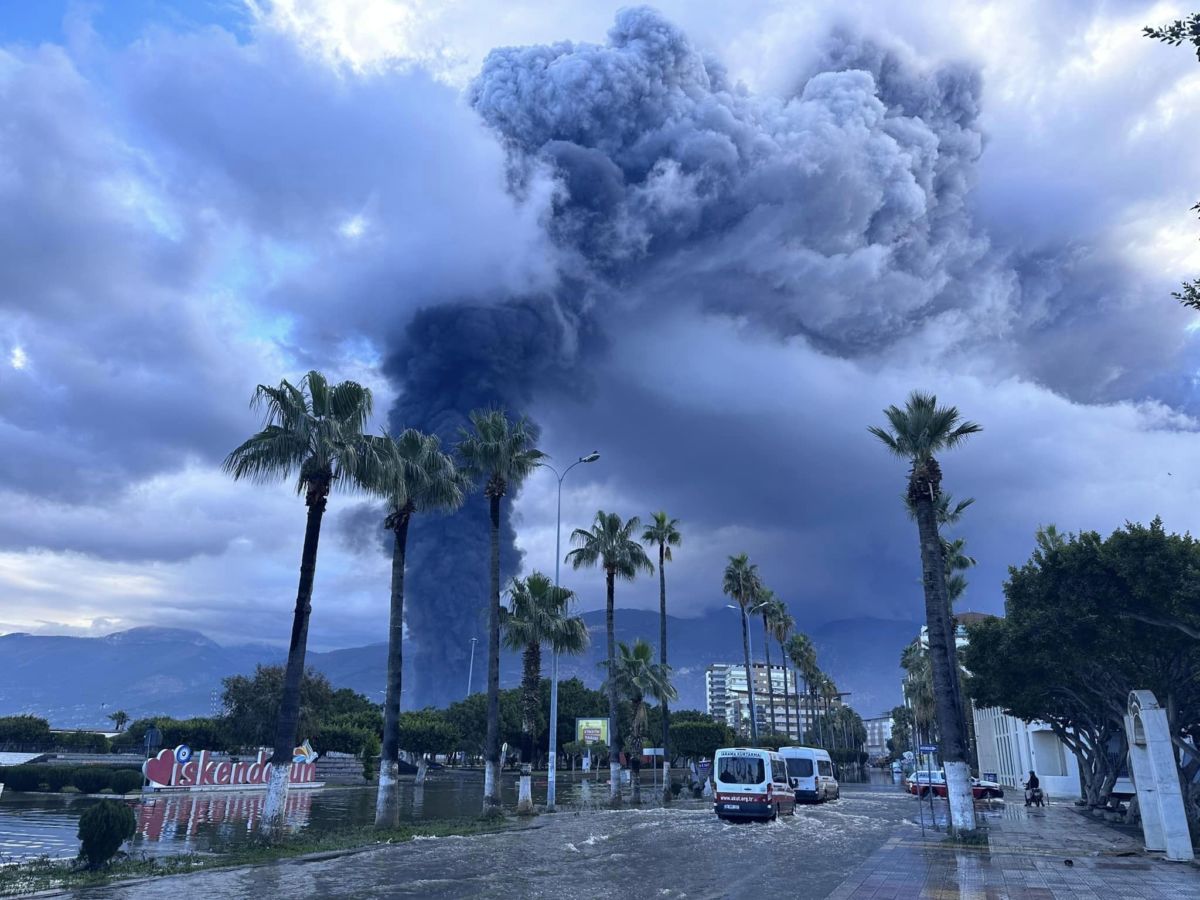 La secousse, d'une magnitude de 7,8, a eu lieu ce lundi 6 février à l’aube, avec un épicentre dans le sud-est de la Turquie. Le nombre de morts ne cesse d'augmenter dans le pays et en Syrie voisine