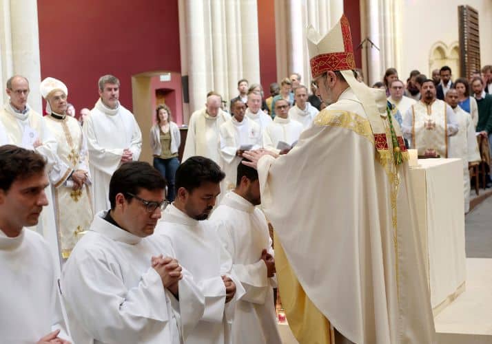 ordination diaconale huit jésuites Paris 3