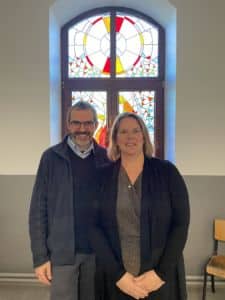 P. Dobbelstein et Laetitia Daems dans la chapelle