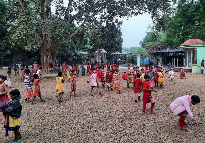 RécréationEnfants_Ashram_Inde