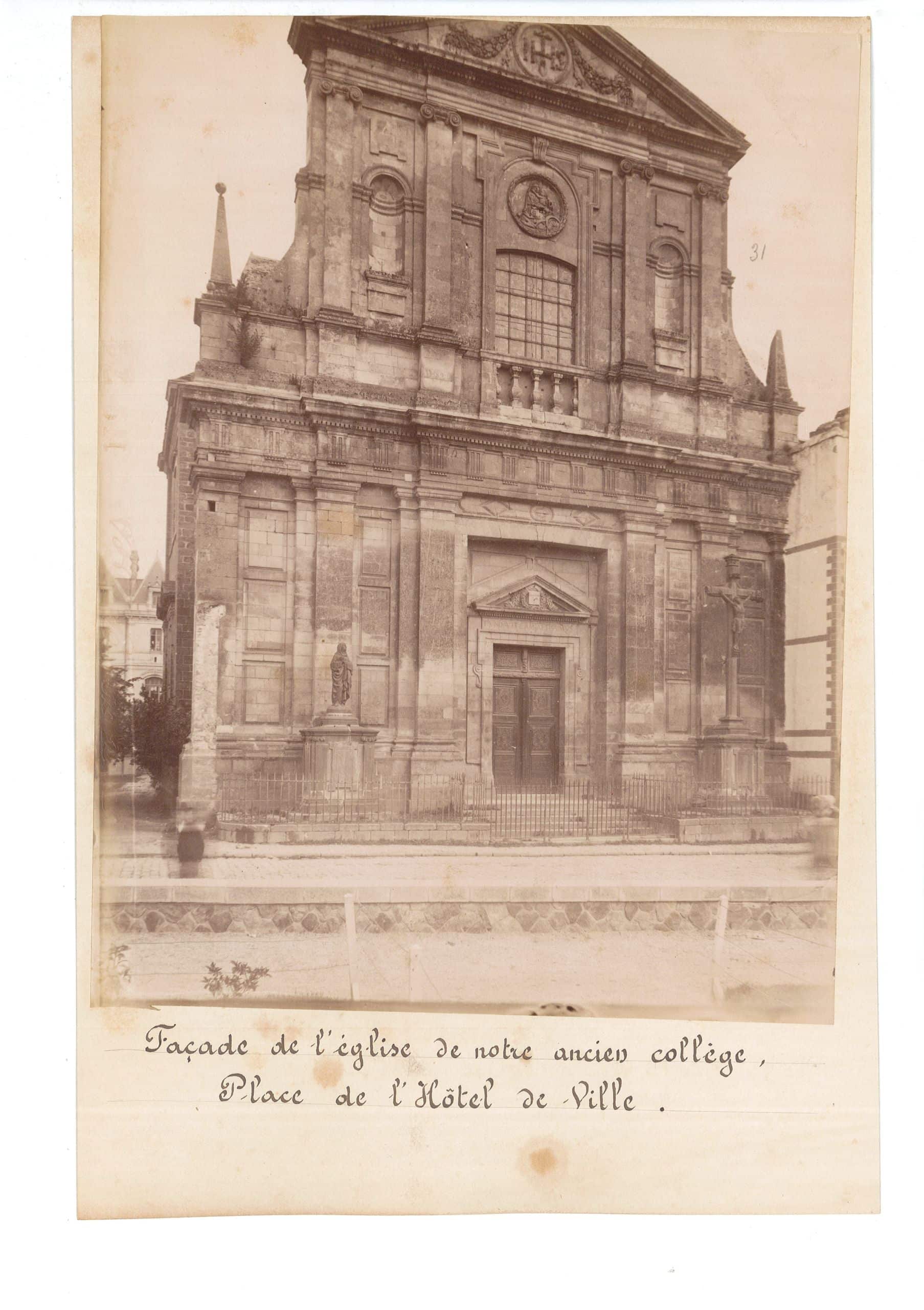 Église de l'ancien collège jésuite de Vannes à côté duquel se trouvait la maison de retraite et où se déroulaient (probablement !) les messes des retraitants. © Archives jésuites